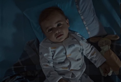 Картинка Родители России требуют от YouTube убрать рекламу в колыбельных