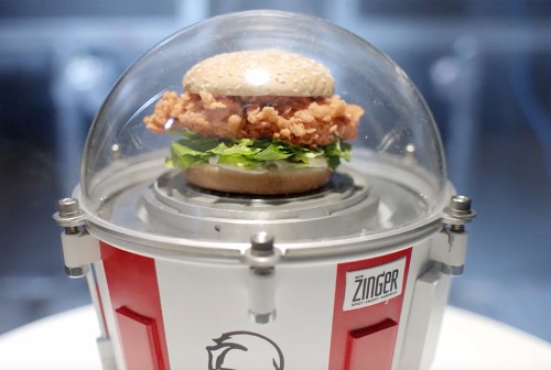 Картинка KFC выполнил обещание отправить свой сэндвич в космос