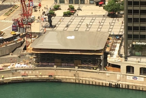 Картинка Огромный MacBook Air стал крышей нового магазина Apple в Чикаго 