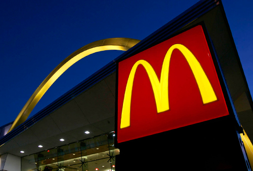 Картинка У McDonald`s появится сервис доставки еды в Москве