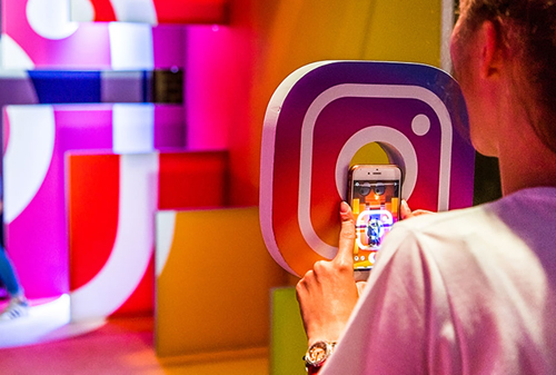 Картинка Instagram тестирует рекламу в формате Canvas