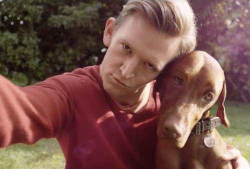 Картинка Как заставить собаку смотреть в объектив –  реклама SelfieStix