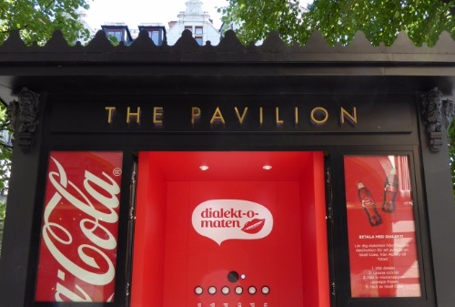 Картинка Coca-Cola создала автомат, принимающий к оплате фразы на диалектах