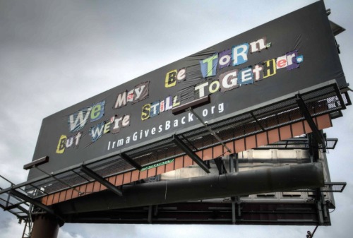 Картинка Во Флориде появился благотворительный билборд из кусков разрушенных рекламных щитов
