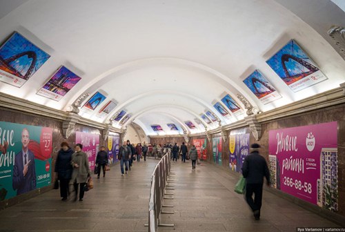 Картинка Мэрия обещает убрать рекламу со стен исторических станций московского метро