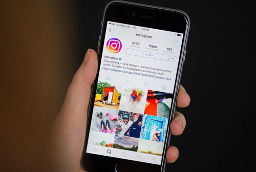 Картинка 80% пользователей Instagram подписаны хотя бы на один бизнес-аккаунт