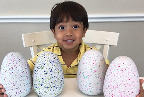 Картинка Шестилетний блогер заработал $11 млн, делая обзоры игрушек на YouTube