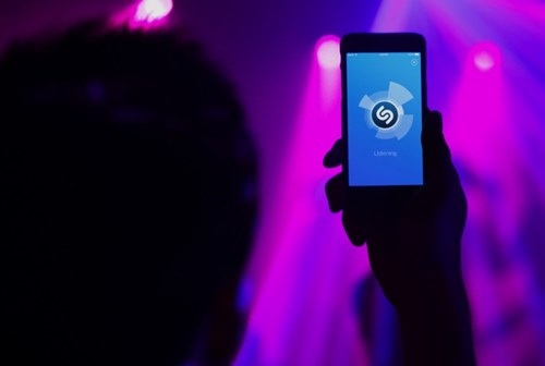 Картинка Еврокомиссия увидела вред конкуренции из-за покупки Apple сервиса Shazam