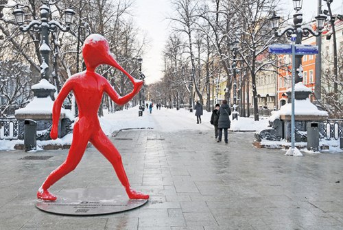 Картинка Засосало в смартфон —  в Москве появился новый памятник от МТС