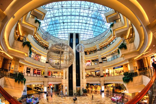 Картинка Посещаемость московских торговых центров упала на 10% из-за непогоды