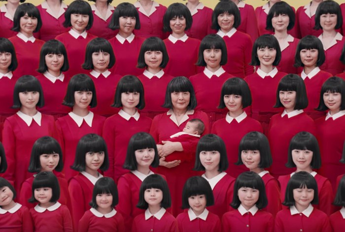 Картинка Японская реклама и 72 актрисы показали целую жизнь одной женщины