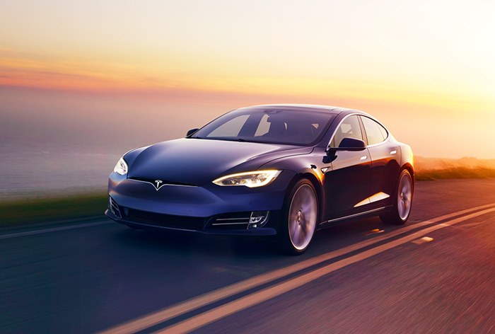 Картинка В «Связном» можно будет заказать электромобиль Tesla онлайн