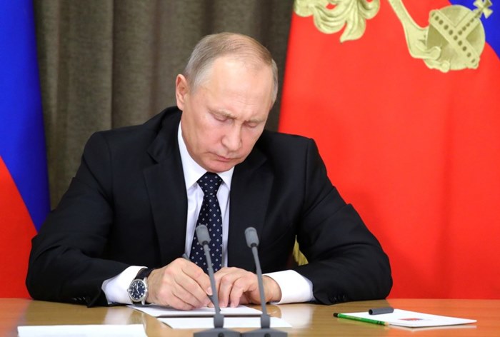 Картинка Президент России подписал закон об отмене плановых проверок рекламы
