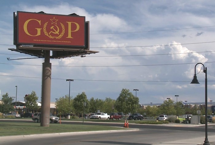 Картинка к Американка арендовала билборд для критики республиканцев