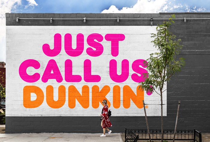 Картинка Dunkin Donuts избавится от «пончиков» в названии