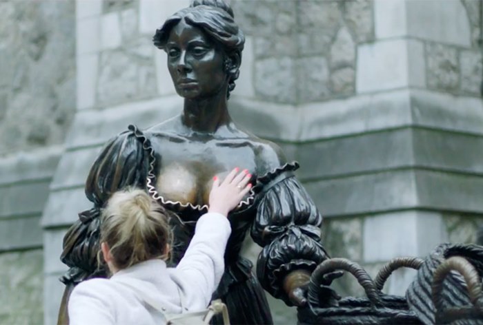 Картинка Дублинский памятник задействовали в кампании против рака груди