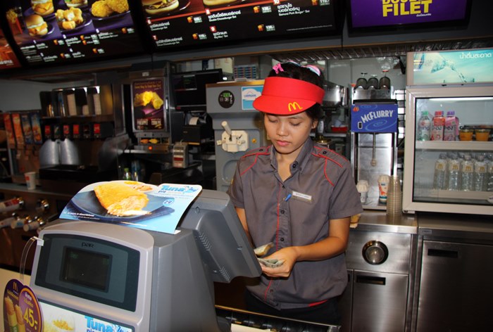 Картинка McDonald’s поспорил с франчайзинговыми партнерами из-за кухонной стены