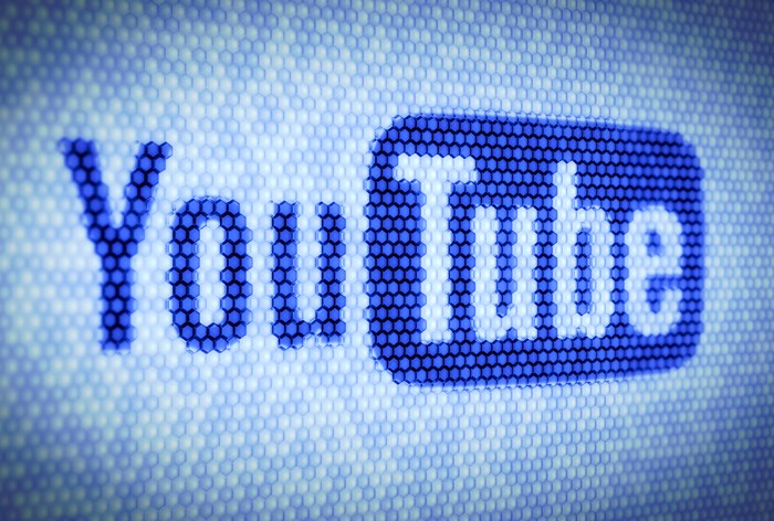 Картинка YouTube начал борьбу с конспирологией и дезинформацией