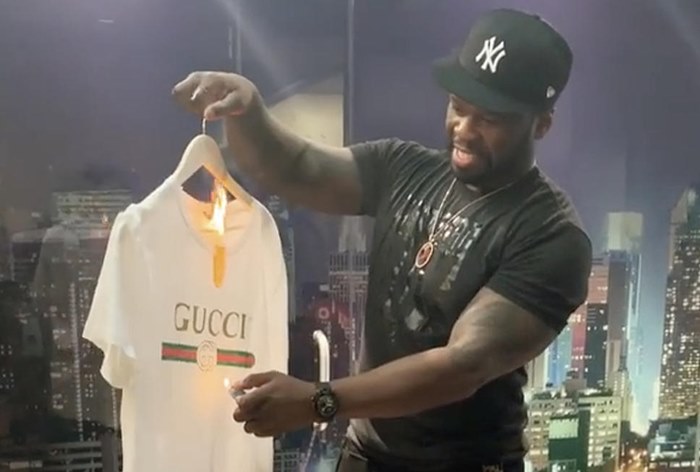 Картинка Рэпер 50 Cent сжег свою футболку Gucci из-за расистского скандала