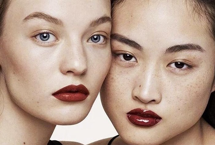 Картинка Китайцы раскритиковали рекламу бренда Zara из-за модели с веснушками