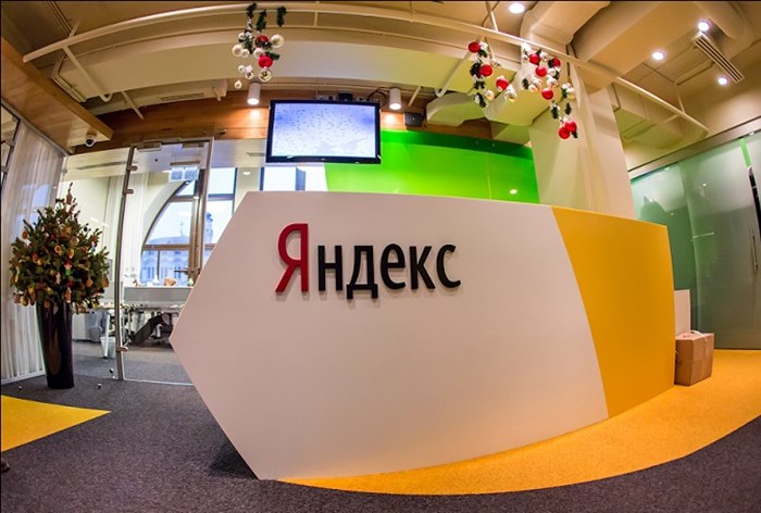 Картинка «Яндекс» запускает продажи рекламы на цифровых экранах магазинов «Верный»