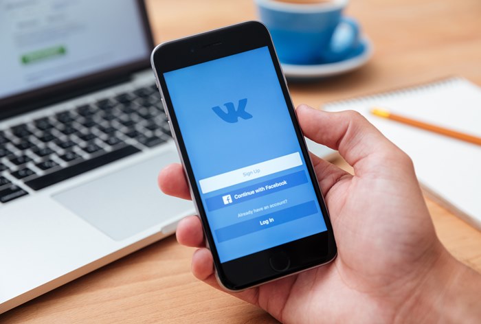 Картинка «ВКонтакте» могут оштрафовать за нелегально выложенную аудиокнигу издательства «Эксмо»