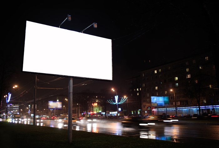Картинка В России сохранят рекламные щиты вдоль дорог