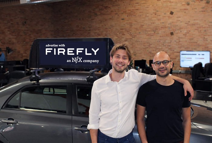 Картинка к Оператор рекламы на машинах такси Firefly привлек $30 млн инвестиций