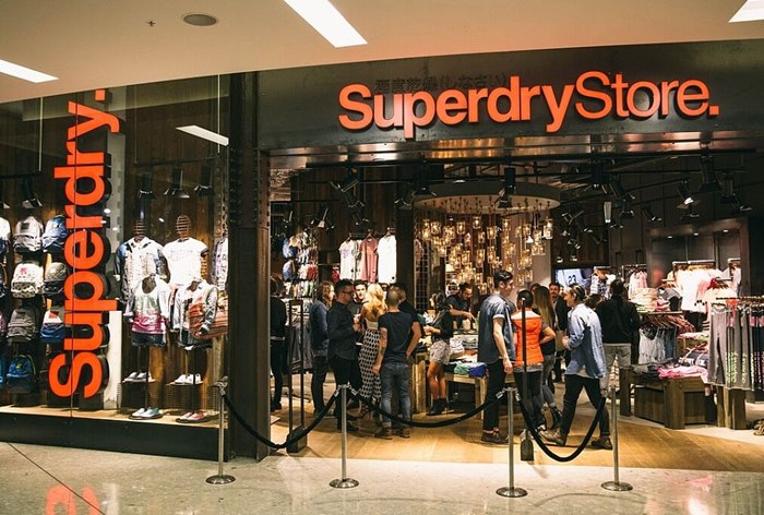 Картинка Бренд одежды Superdry задолжал торговым центрам и поставщикам