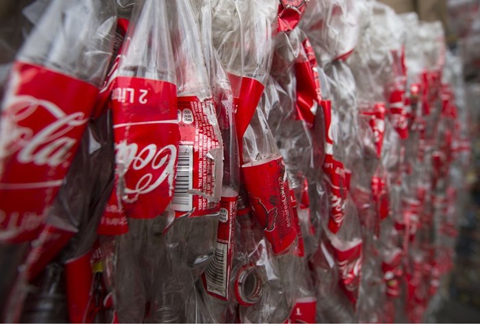 Картинка Coca-Cola и X5 Retail Group будут собирать и перерабатывать пластиковые бутылки