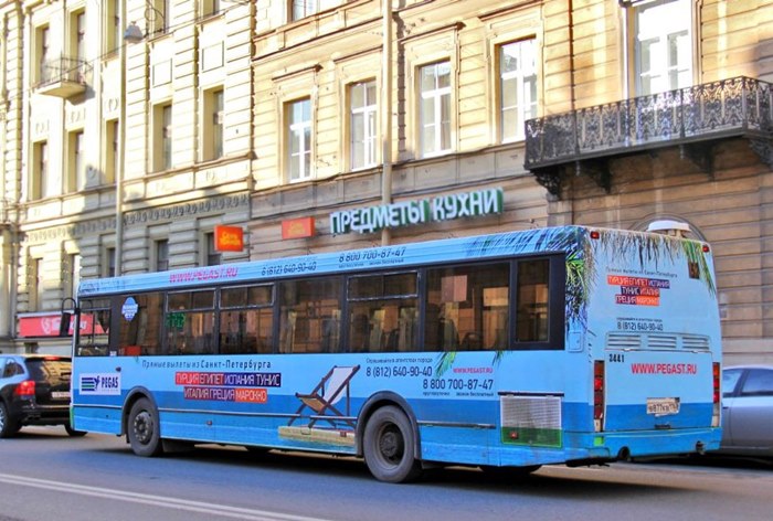 Картинка к В Петербурге могут запретить рекламу на общественном транспорте