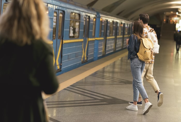 Картинка Пассажиров московского метро встретят по лицу