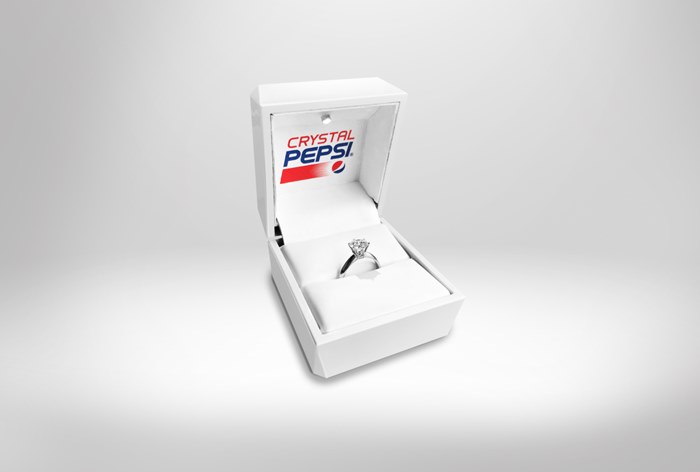 Картинка Pepsi представила обручальное кольцо с алмазом из газировки