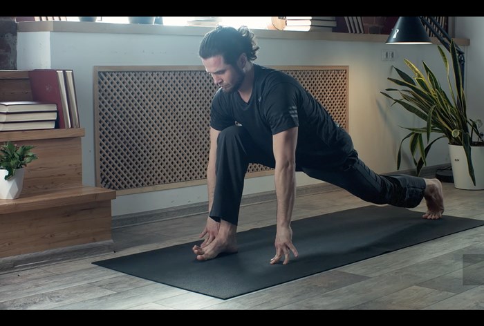 В приложении Райффайзенбанка можно будет изучить асану «Денежного дерева»