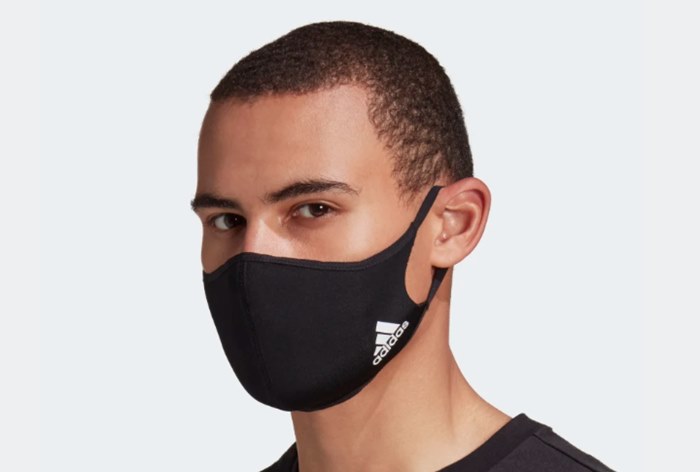 Картинка Adidas переработал пластик в защитные маски