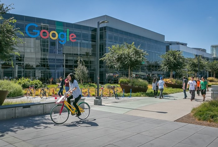 Картинка Google расторг контракты с тысячами внештатных сотрудников