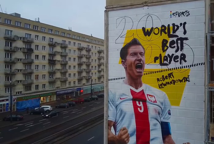 Картинка Sports.ru наградил лучшего футболиста 2020 года 10-метровым граффити в центре Варшавы